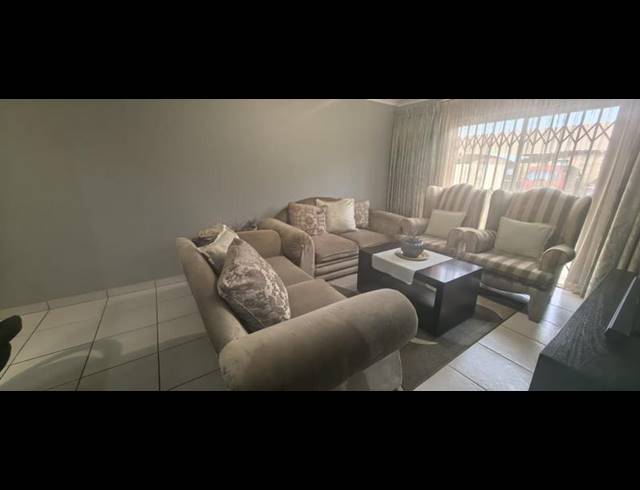 2 BEDROOM TOWNHOUSE FOR SALE IN PRINCESS AH